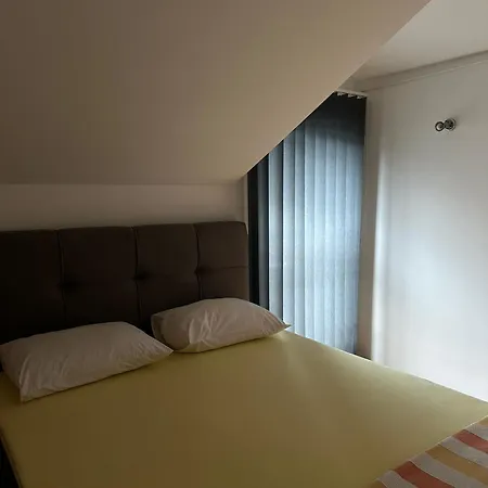 Zura Apartment