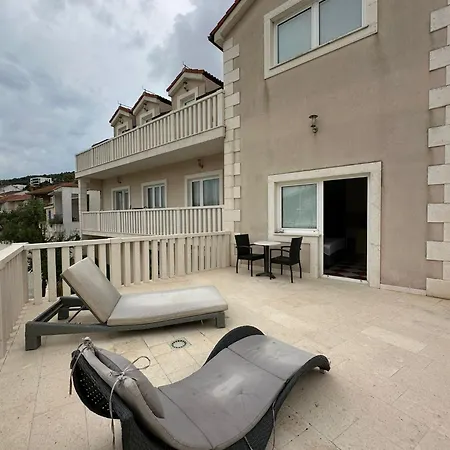 Zura Apartment