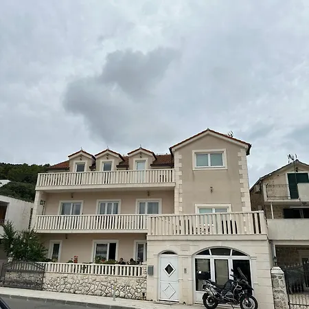 Zura Apartmán *